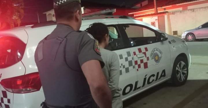 Polícia Militar prende mulher que furtou diversas lojas no Centro de